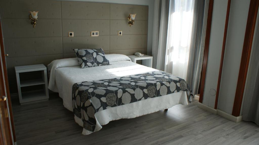 Hotel Los Naranjos Caces Pokoj fotografie